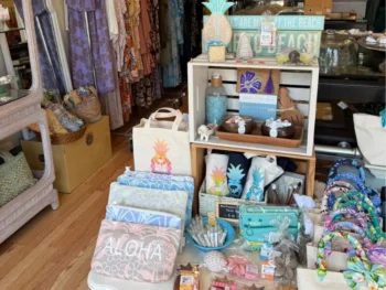 レアマカハ取扱店＿ブルーラニ店内