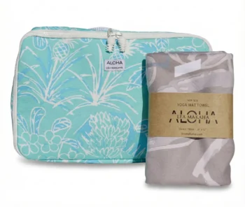 【ホリデーギフト】トラベルポーチ（グリーン）× ヨガマットタオル（グレージュ）